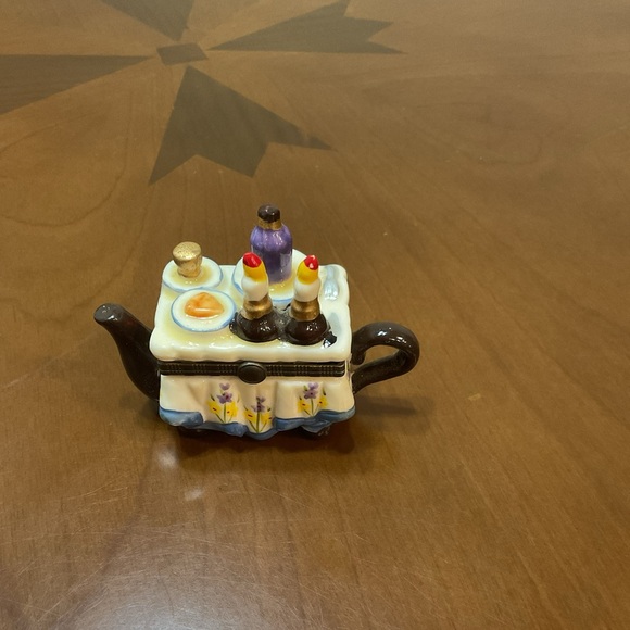 Porcelain Tea Pot Trinket, Pill, Jewelry Box. Still Has Original Tag. - Picture 1 of 12